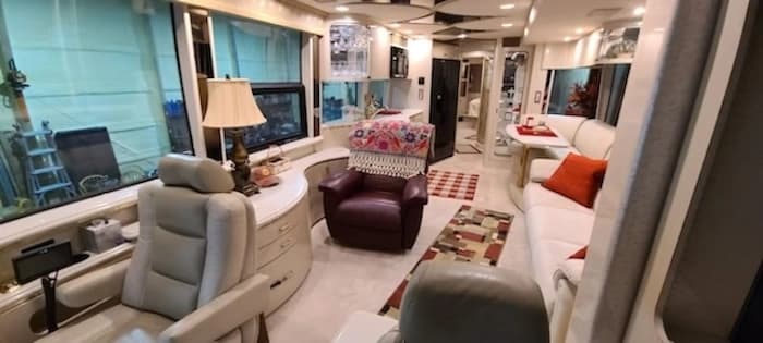 2005 Prevost Marathon XLII Motorhome - Image 11