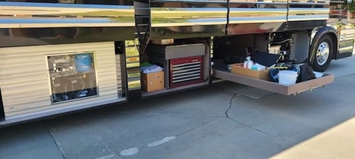 2005 Prevost Marathon XLII Motorhome - Image 25