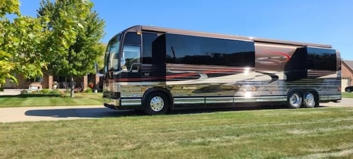 2005 Prevost Marathon XLII Motorhome - Image 4