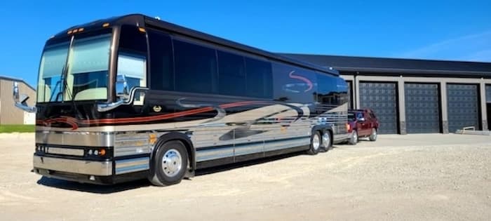 2005 Prevost Marathon XLII Motorhome - Image 5