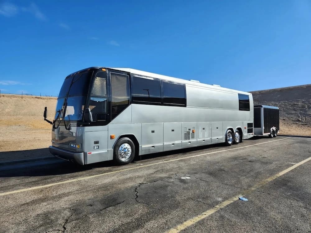 1999 Prevost H3-45 Motorhome - Image 1