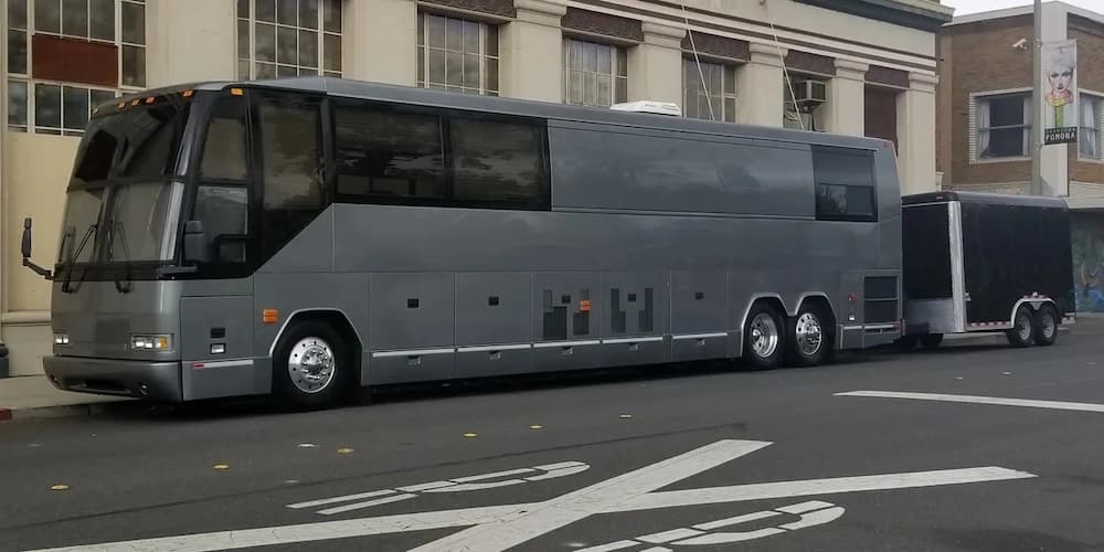 1999 Prevost H3-45 Motorhome - Image 2