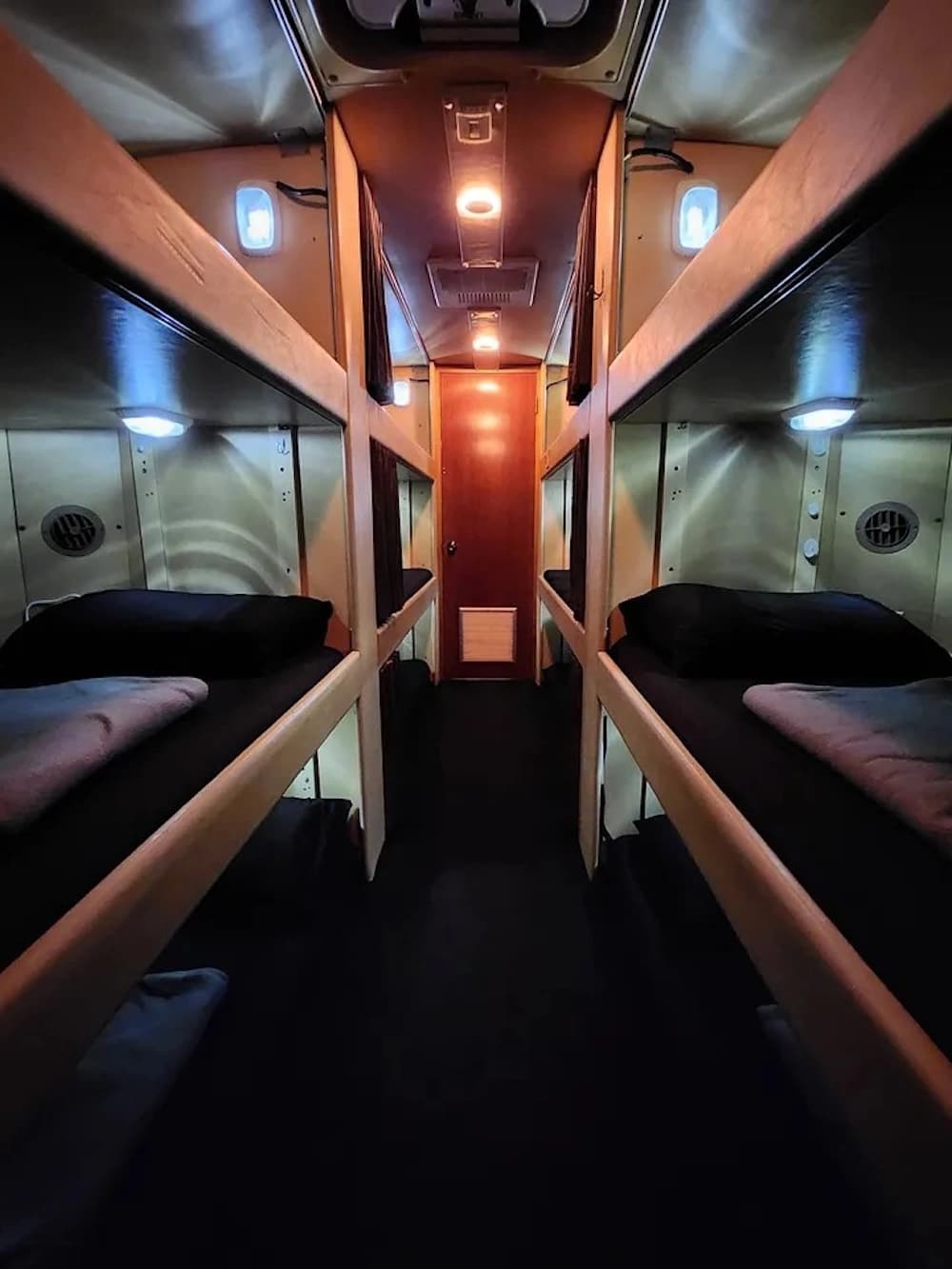 1999 Prevost H3-45 Motorhome - Image 4
