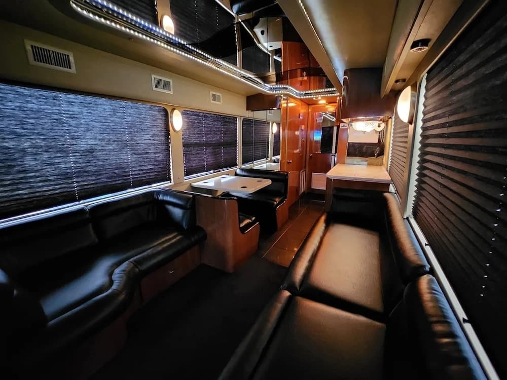 1999 Prevost H3-45 Motorhome - Image 5
