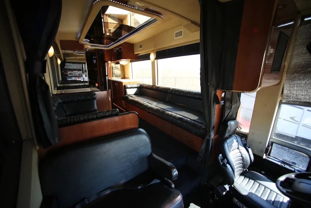 1999 Prevost H3-45 Motorhome - Image 6