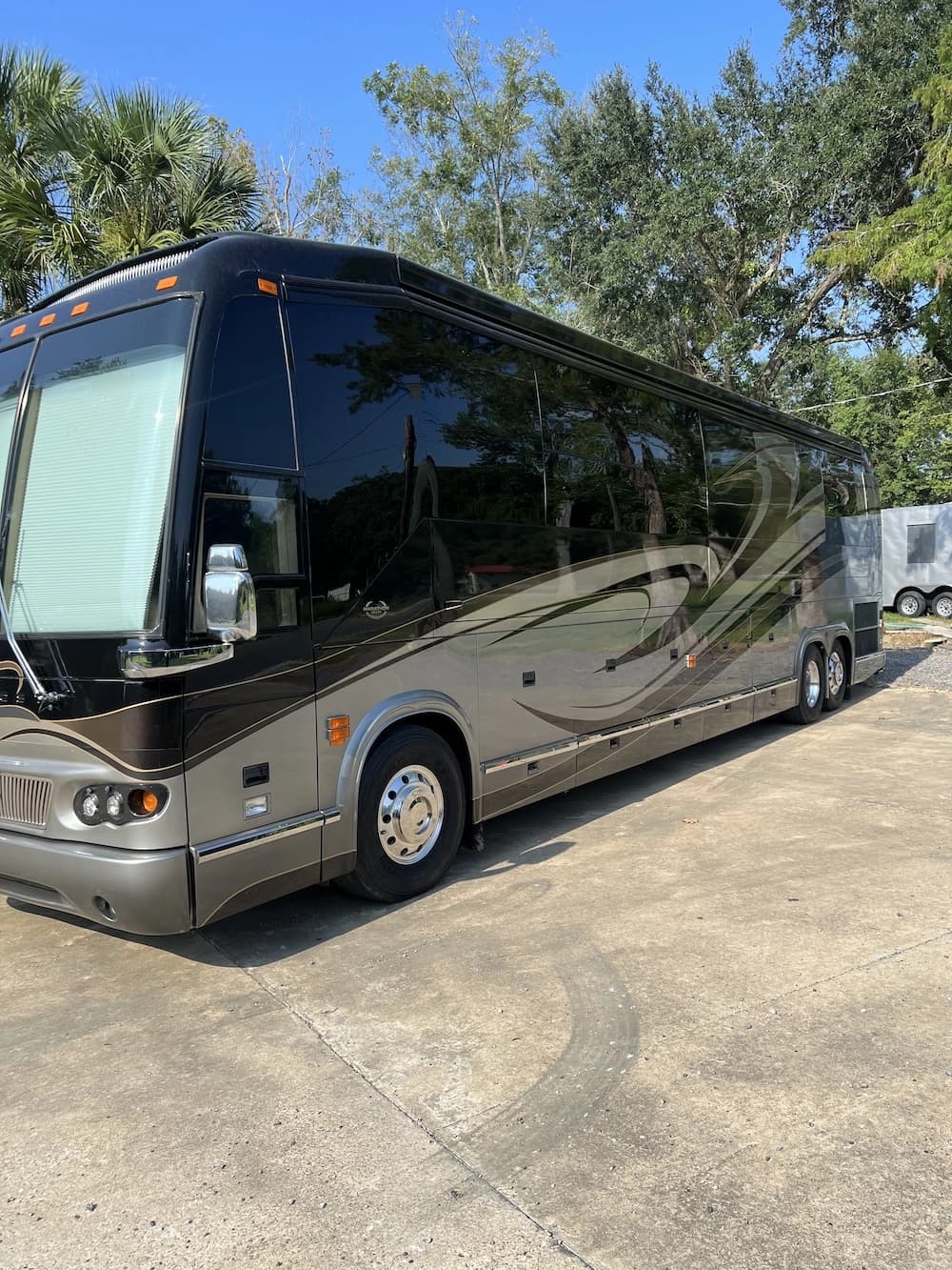 2008 Prevost Marathon H3-45 Motorhome - Image 1