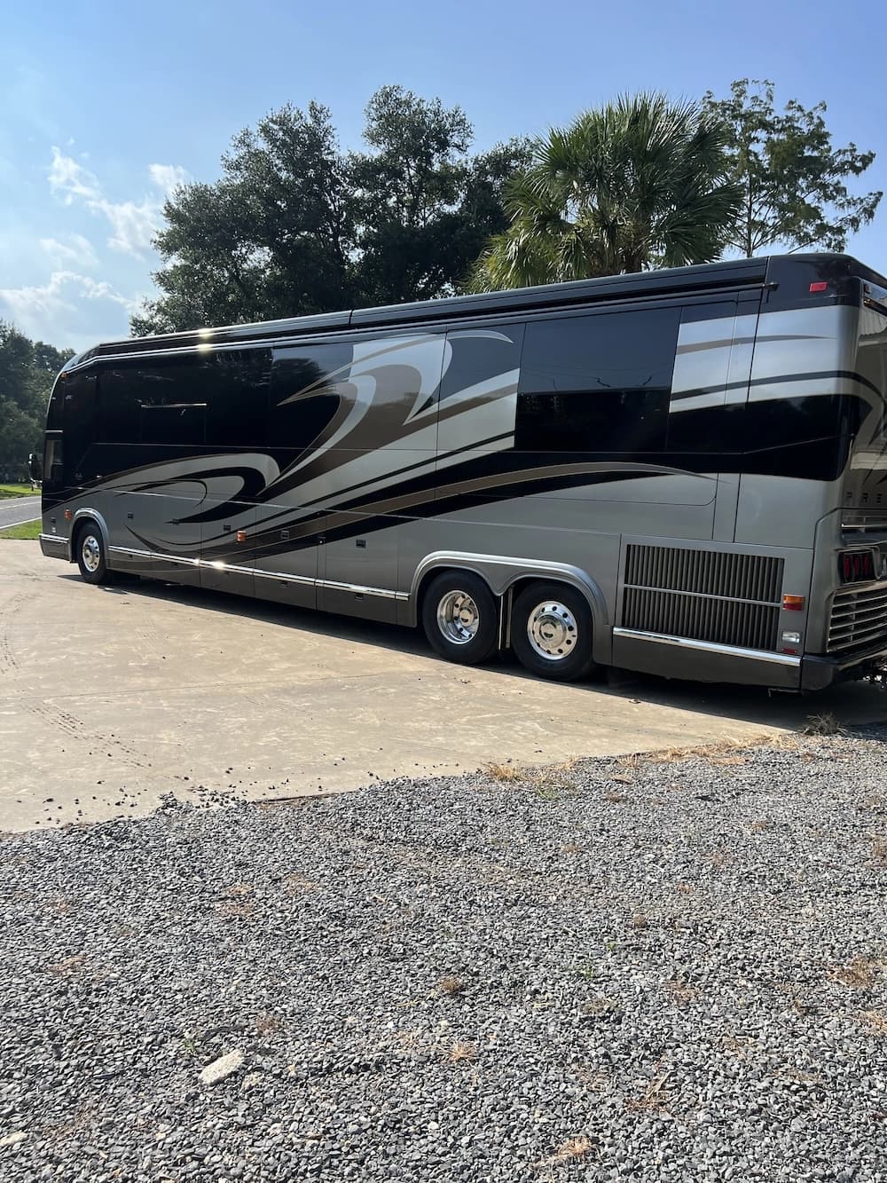 2008 Prevost Marathon H3-45 Motorhome - Image 2