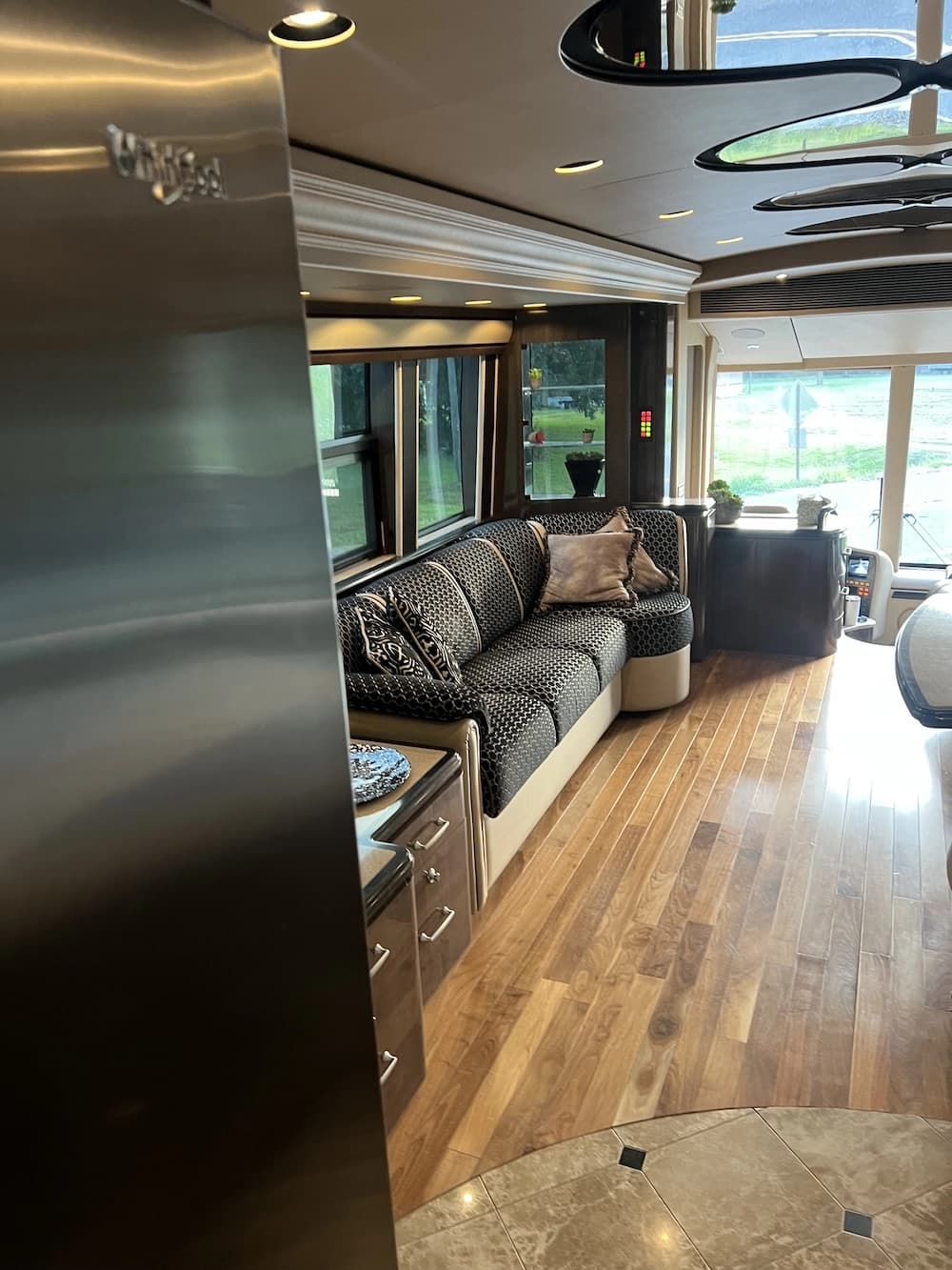 2008 Prevost Marathon H3-45 Motorhome - Image 15