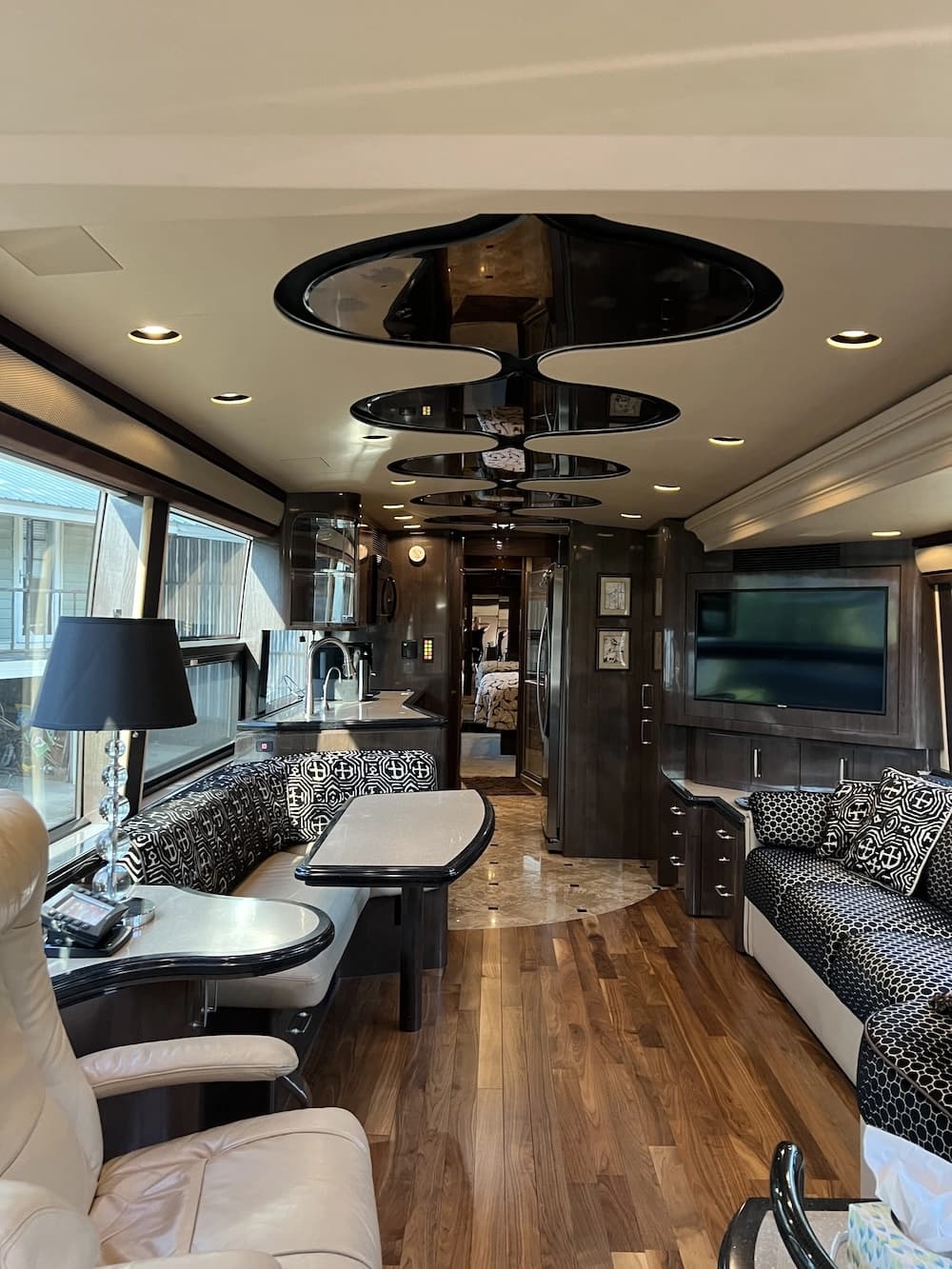 2008 Prevost Marathon H3-45 Motorhome - Image 19