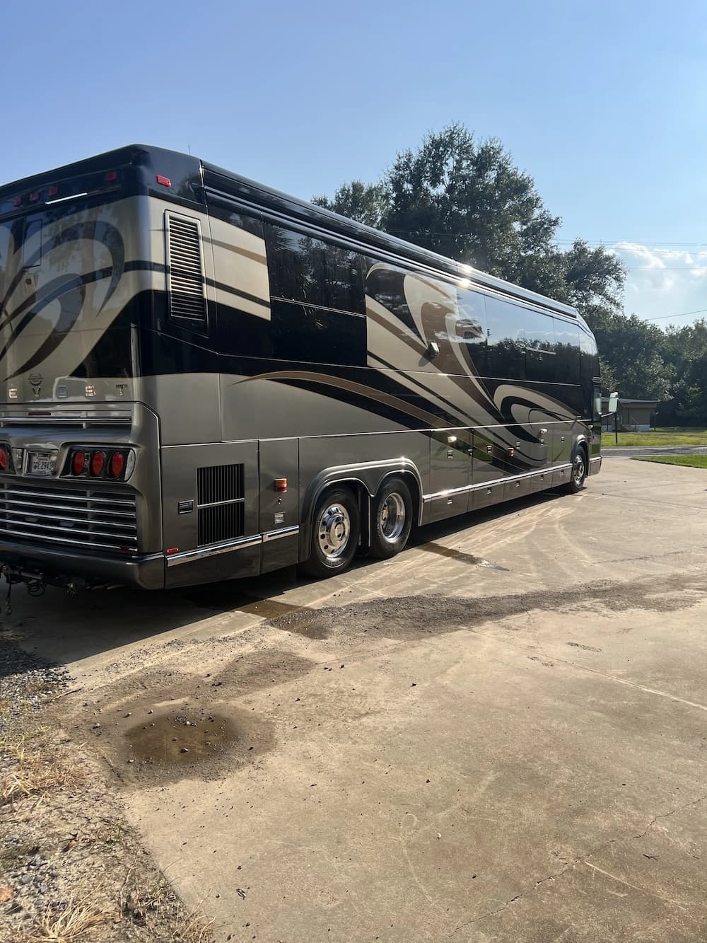 2008 Prevost Marathon H3-45 Motorhome - Image 3