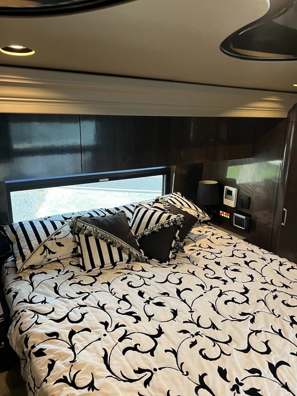 2008 Prevost Marathon H3-45 Motorhome - Image 28