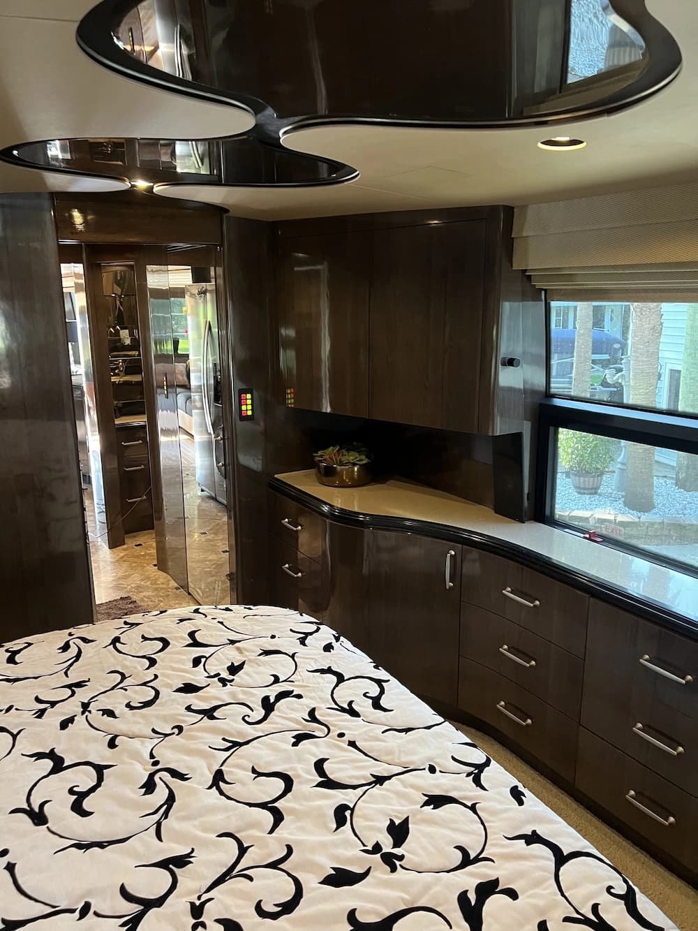 2008 Prevost Marathon H3-45 Motorhome - Image 29