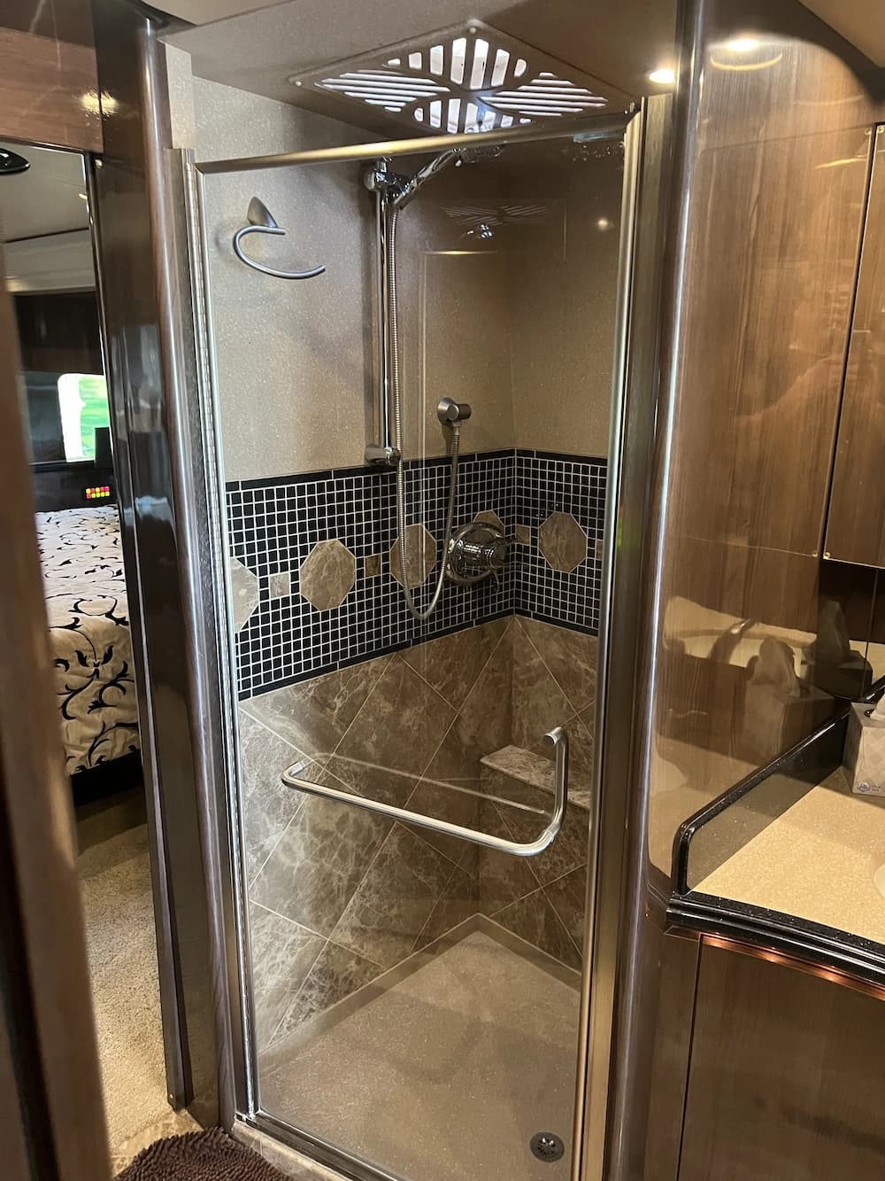 2008 Prevost Marathon H3-45 Motorhome - Image 30