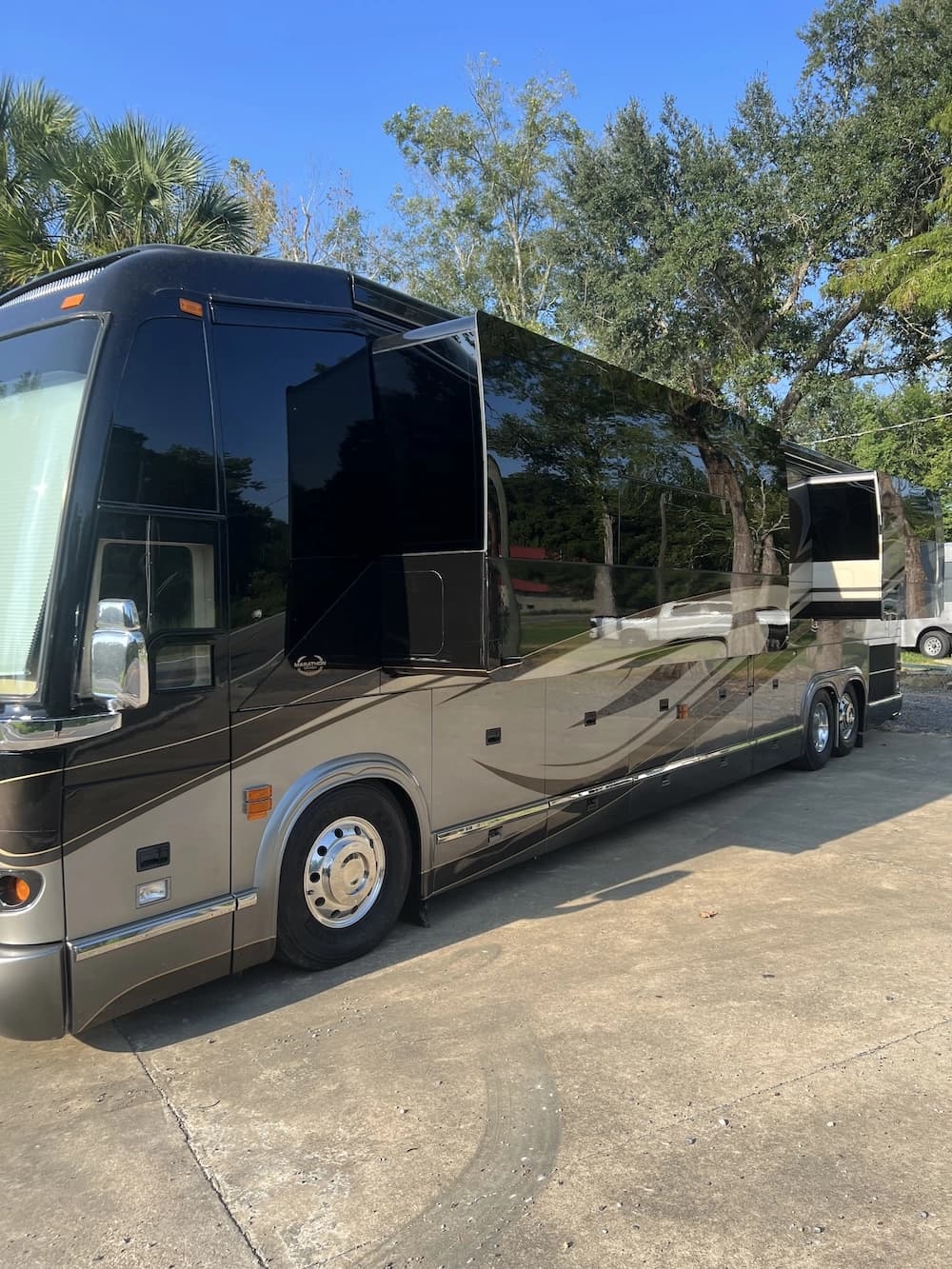 2008 Prevost Marathon H3-45 Motorhome - Image 6