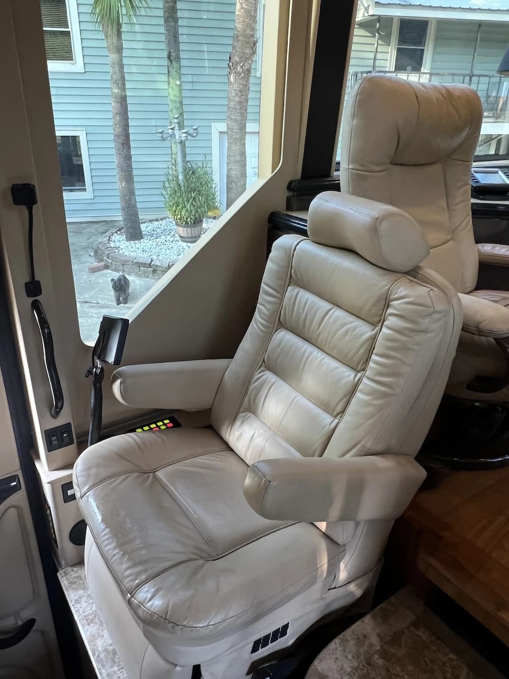 2008 Prevost Marathon H3-45 Motorhome - Image 10