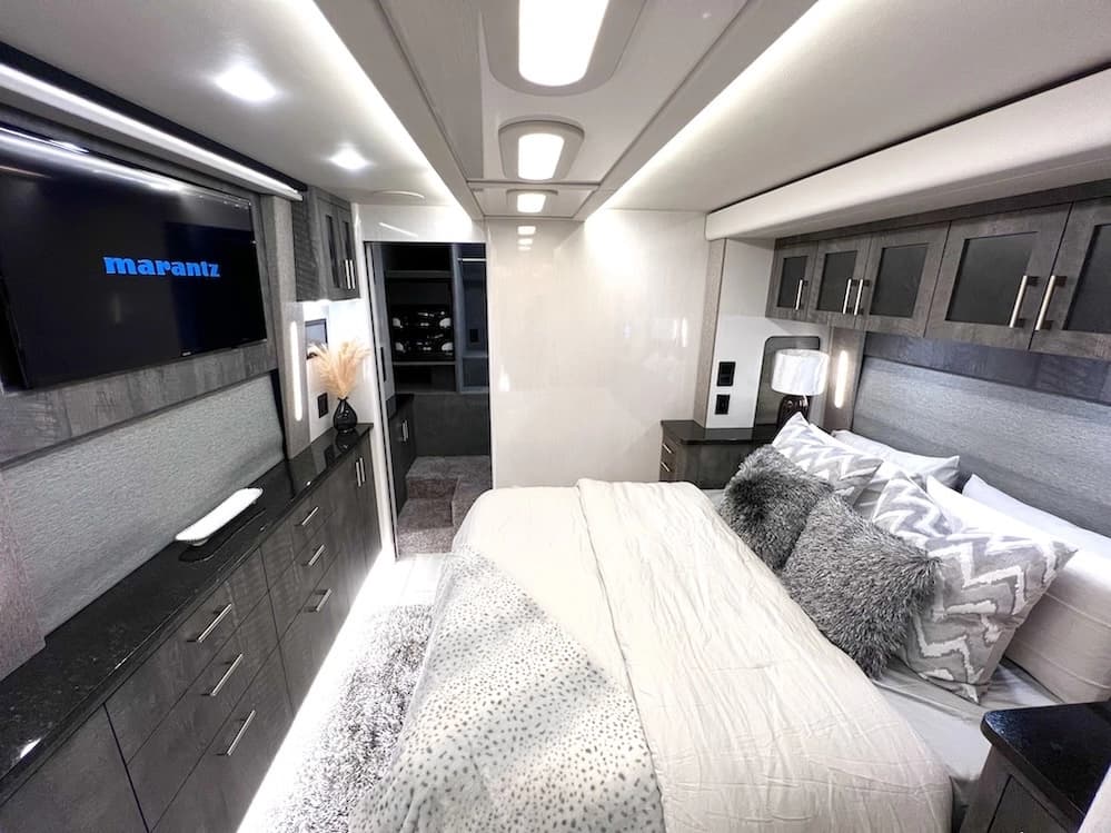 2024 Prevost Superior X3 Motorhome - Image 23