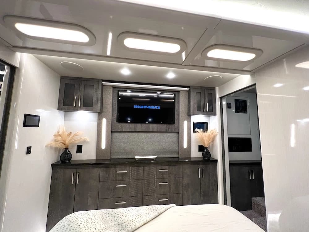 2024 Prevost Superior X3 Motorhome - Image 24