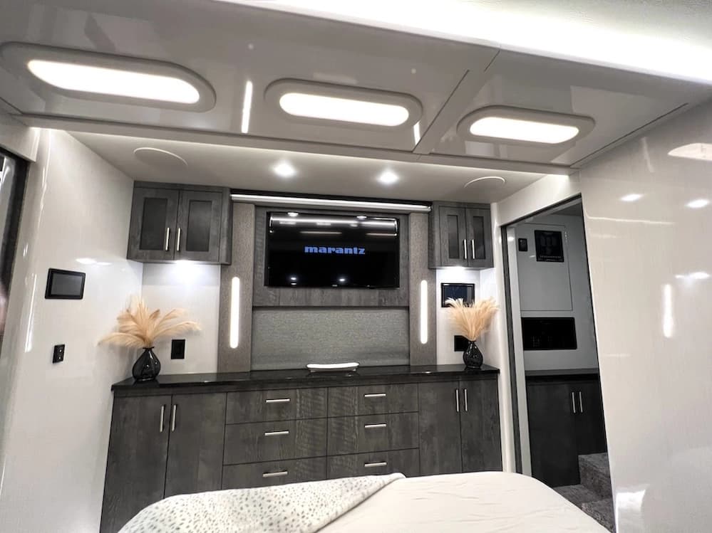 2024 Prevost Superior X3 Motorhome - Image 25