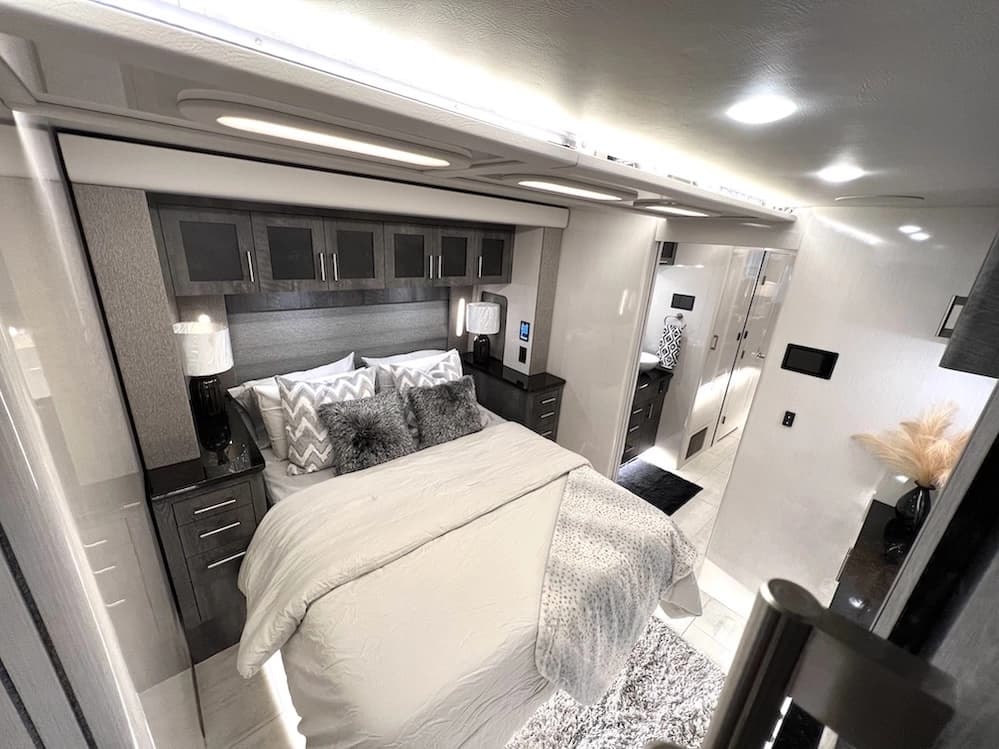 2024 Prevost Superior X3 Motorhome - Image 26