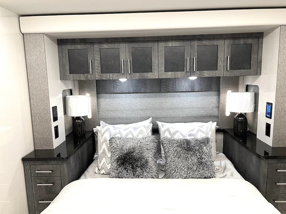 2024 Prevost Superior X3 Motorhome - Image 31