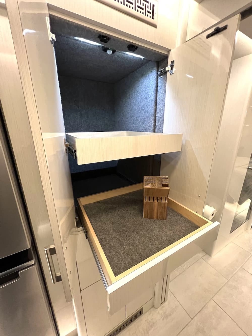 2024 Prevost Superior X3 Motorhome - Image 37