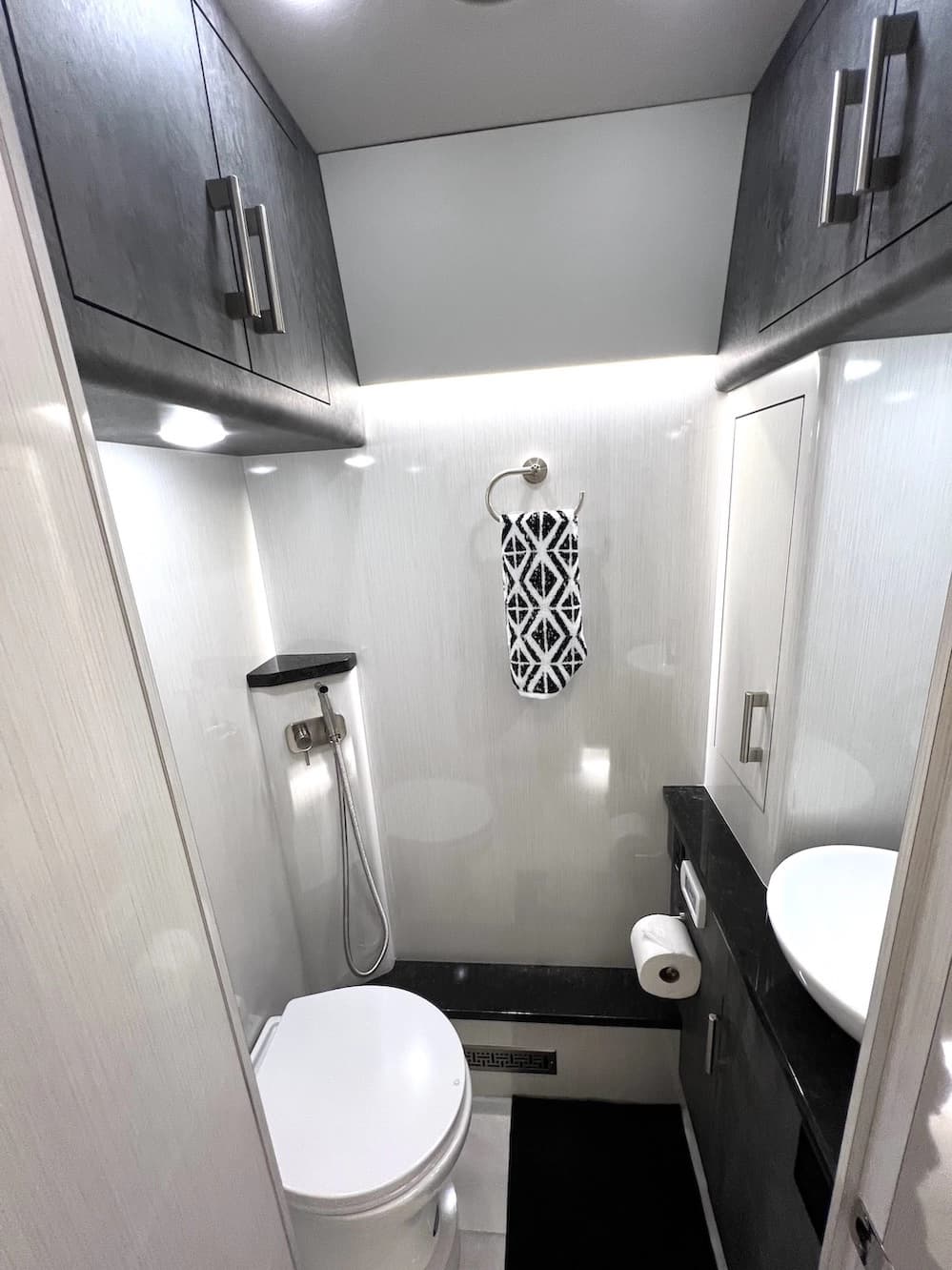 2024 Prevost Superior X3 Motorhome - Image 38