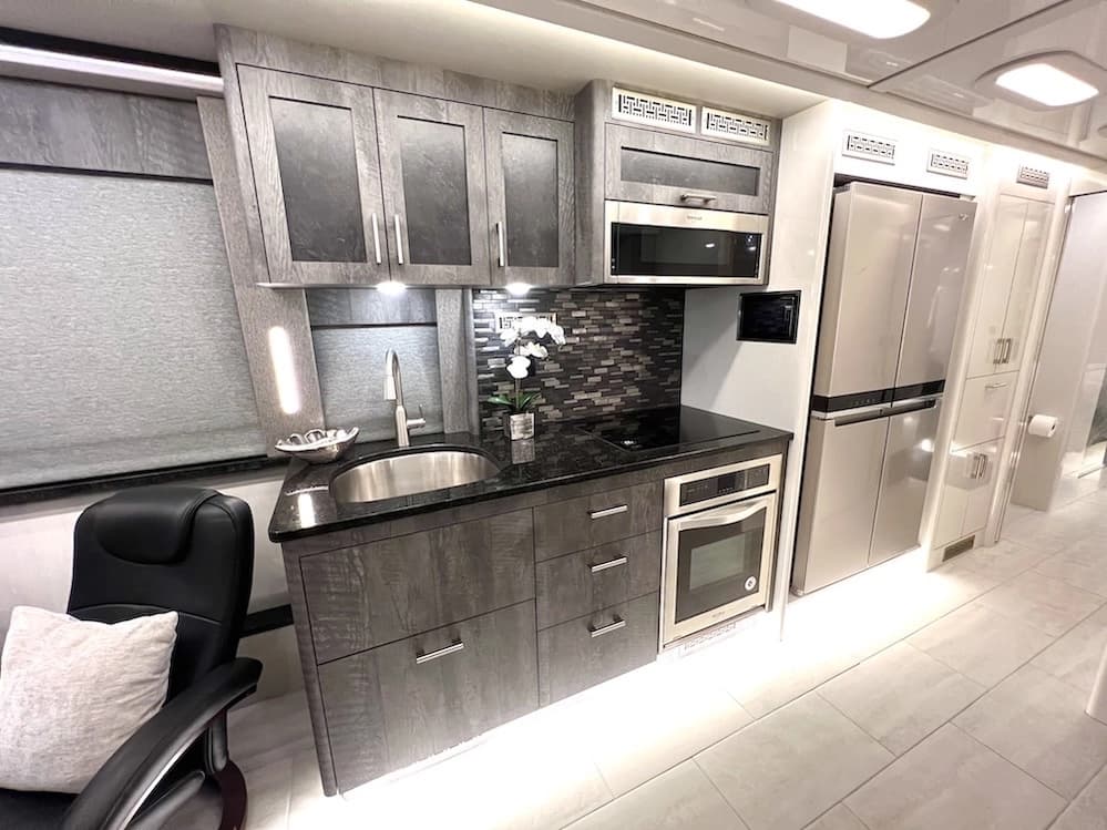2024 Prevost Superior X3 Motorhome - Image 43