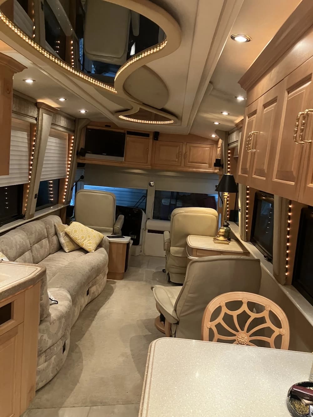 2002 Prevost Royale XLII Motorhome - Image 13
