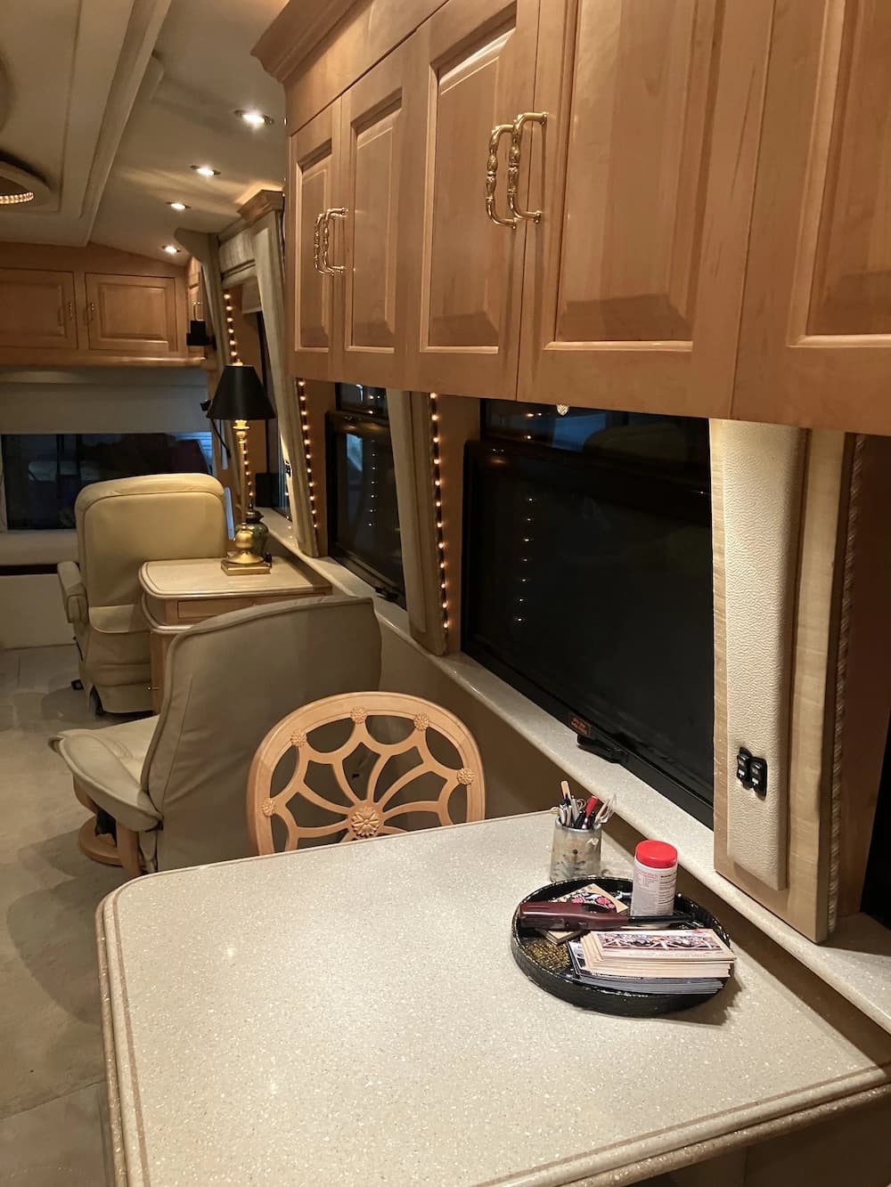 2002 Prevost Royale XLII Motorhome - Image 15