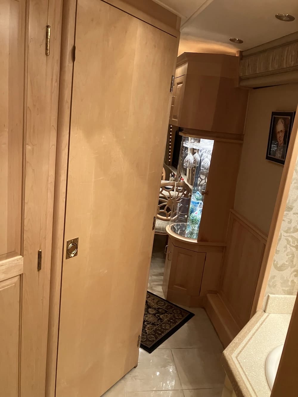 2002 Prevost Royale XLII Motorhome - Image 18