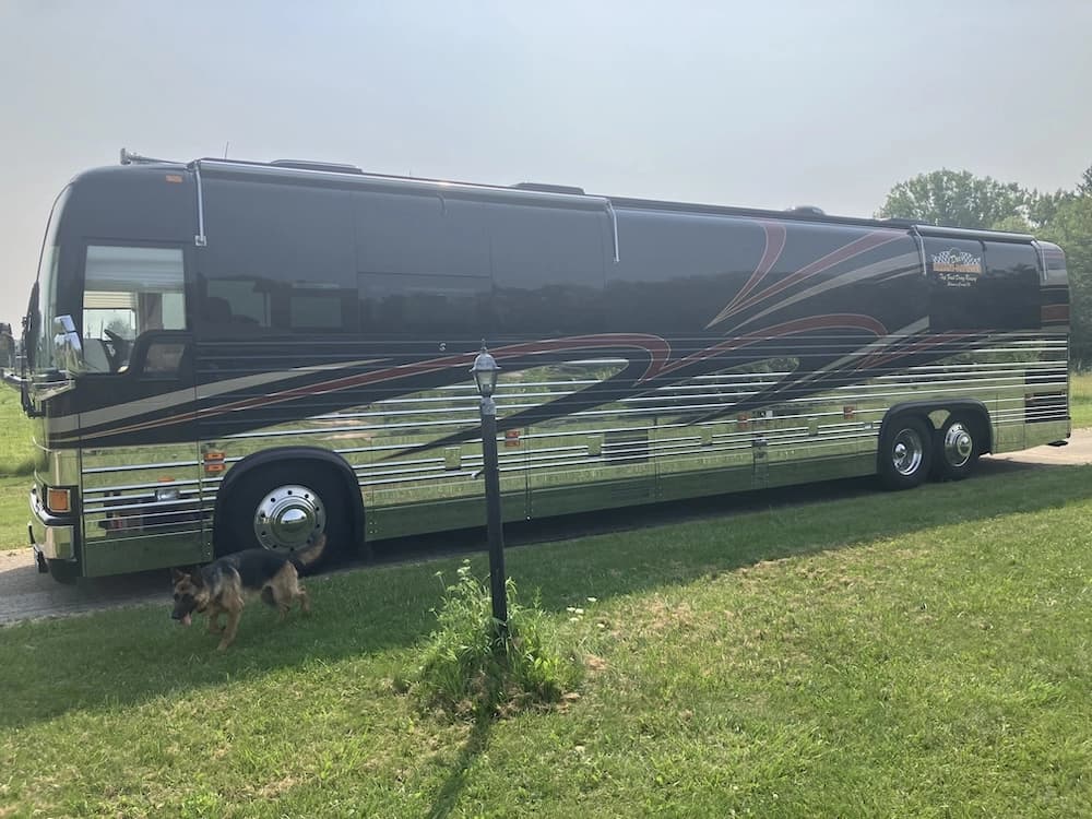 2002 Prevost Royale XLII Motorhome - Image 3