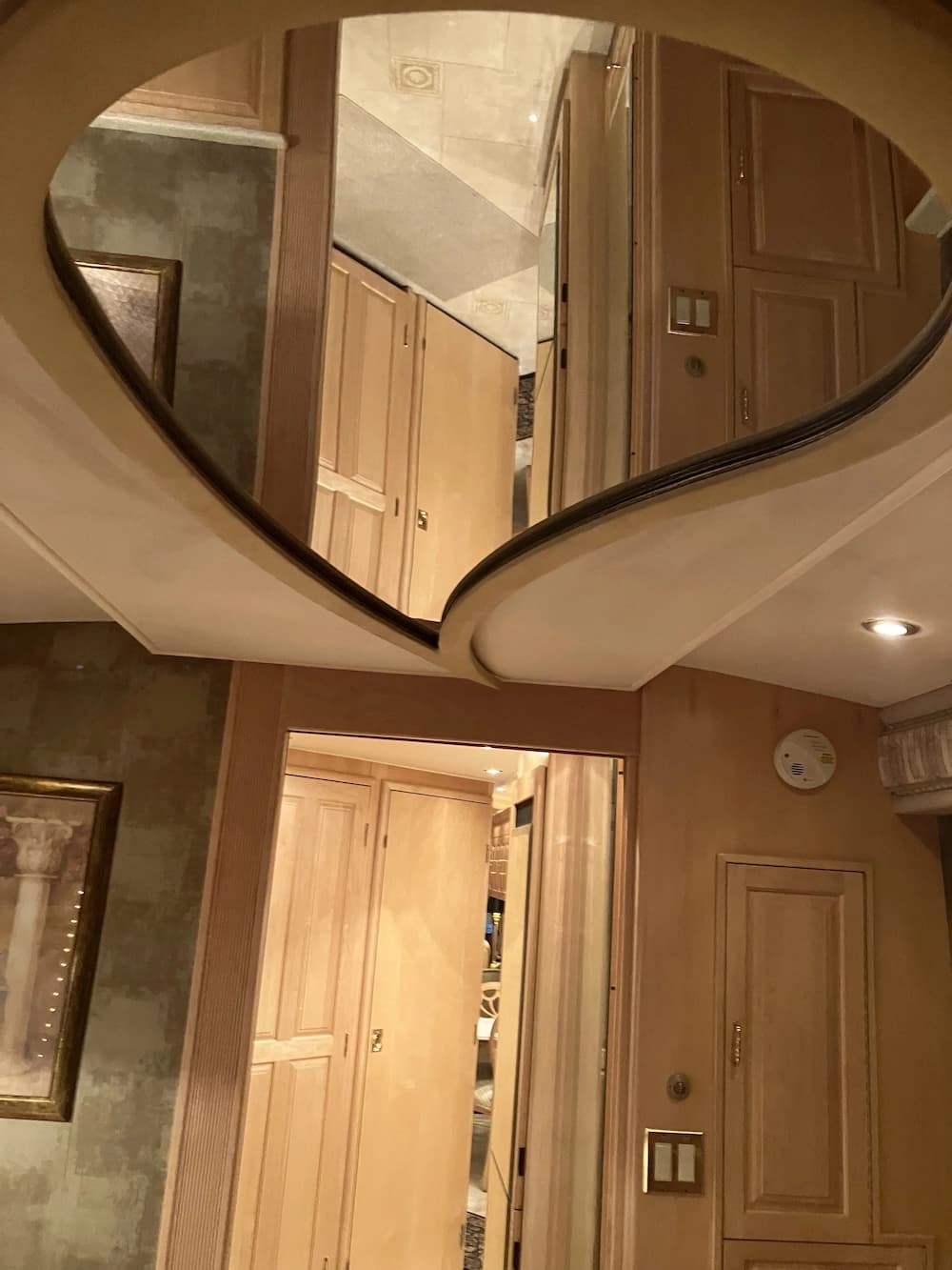 2002 Prevost Royale XLII Motorhome - Image 28