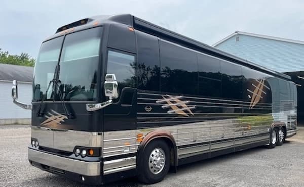 2006 Prevost Marathon XLII Motorhome - Image 1
