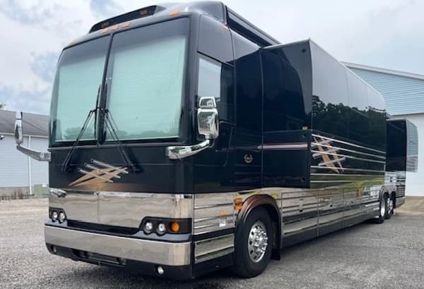 2006 Prevost Marathon XLII Motorhome - Image 2