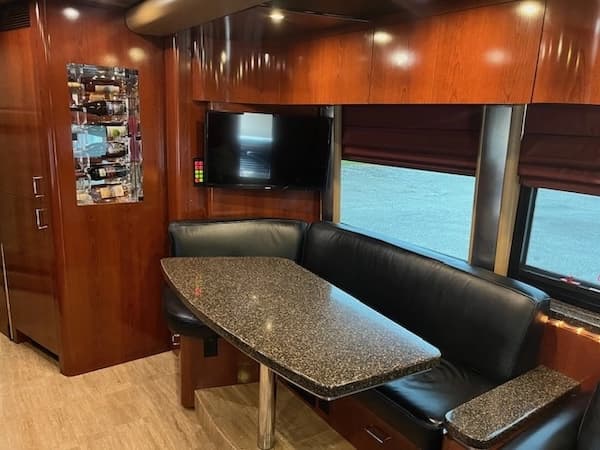 2006 Prevost Marathon XLII Motorhome - Image 11