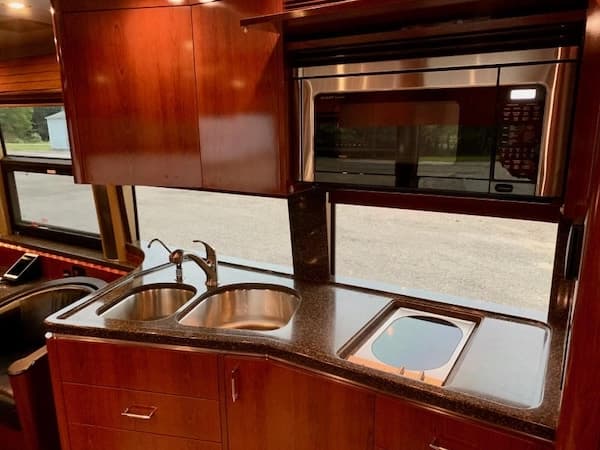 2006 Prevost Marathon XLII Motorhome - Image 12