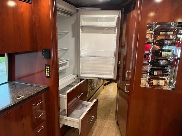 2006 Prevost Marathon XLII Motorhome - Image 13
