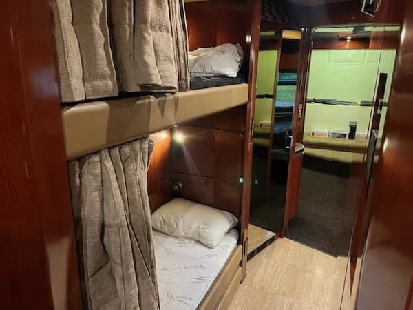2006 Prevost Marathon XLII Motorhome - Image 15