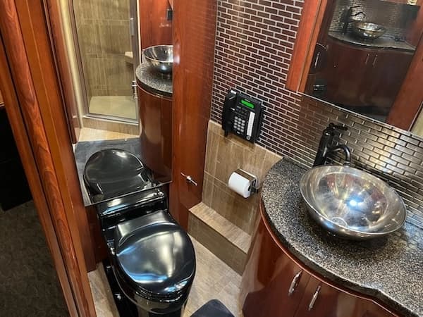 2006 Prevost Marathon XLII Motorhome - Image 17