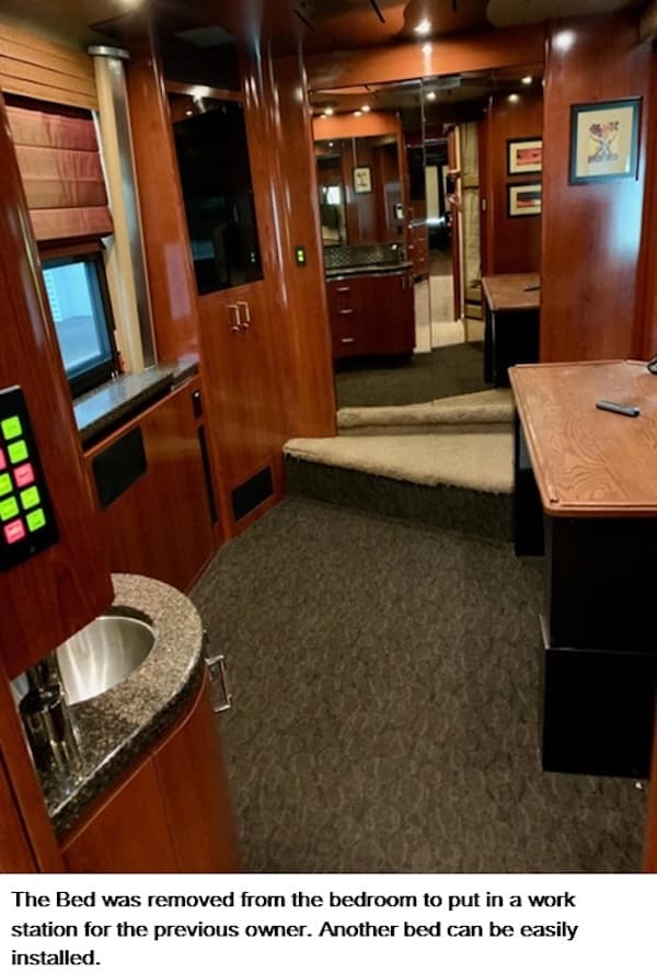 2006 Prevost Marathon XLII Motorhome - Image 19