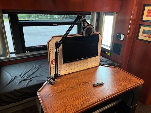 2006 Prevost Marathon XLII Motorhome - Image 20