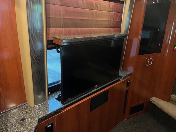 2006 Prevost Marathon XLII Motorhome - Image 21