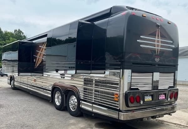 2006 Prevost Marathon XLII Motorhome - Image 4
