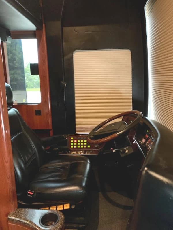 2006 Prevost Marathon XLII Motorhome - Image 8