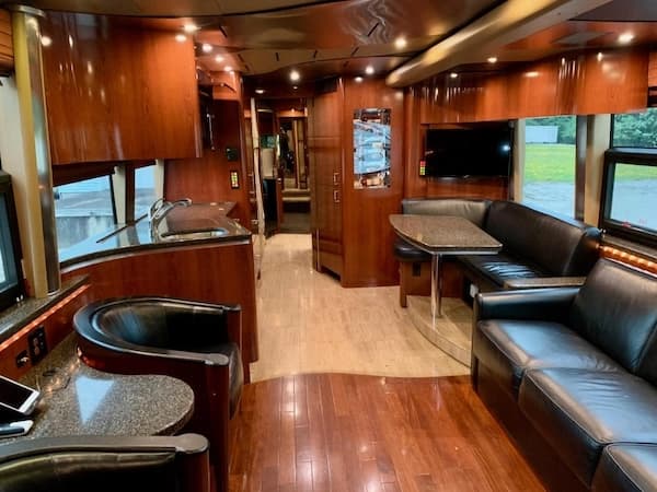 2006 Prevost Marathon XLII Motorhome - Image 10