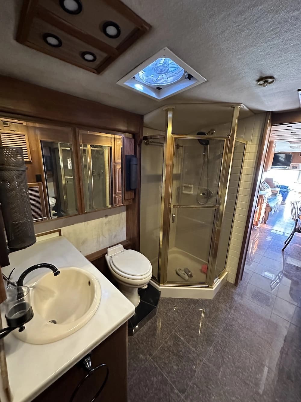 1992 Prevost Country Coach XL 40 Motorhome - Image 13
