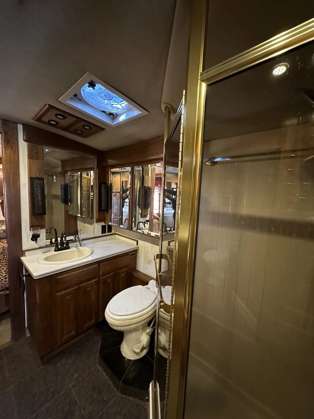 1992 Prevost Country Coach XL 40 Motorhome - Image 14