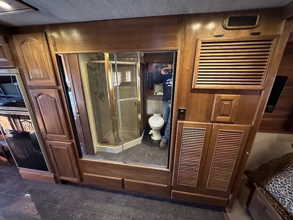 1992 Prevost Country Coach XL 40 Motorhome - Image 15