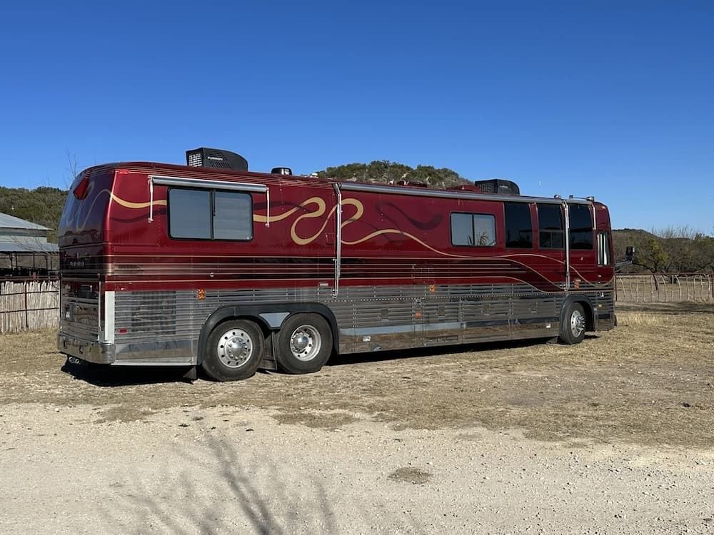 1992 Prevost Country Coach XL 40 Motorhome - Image 3