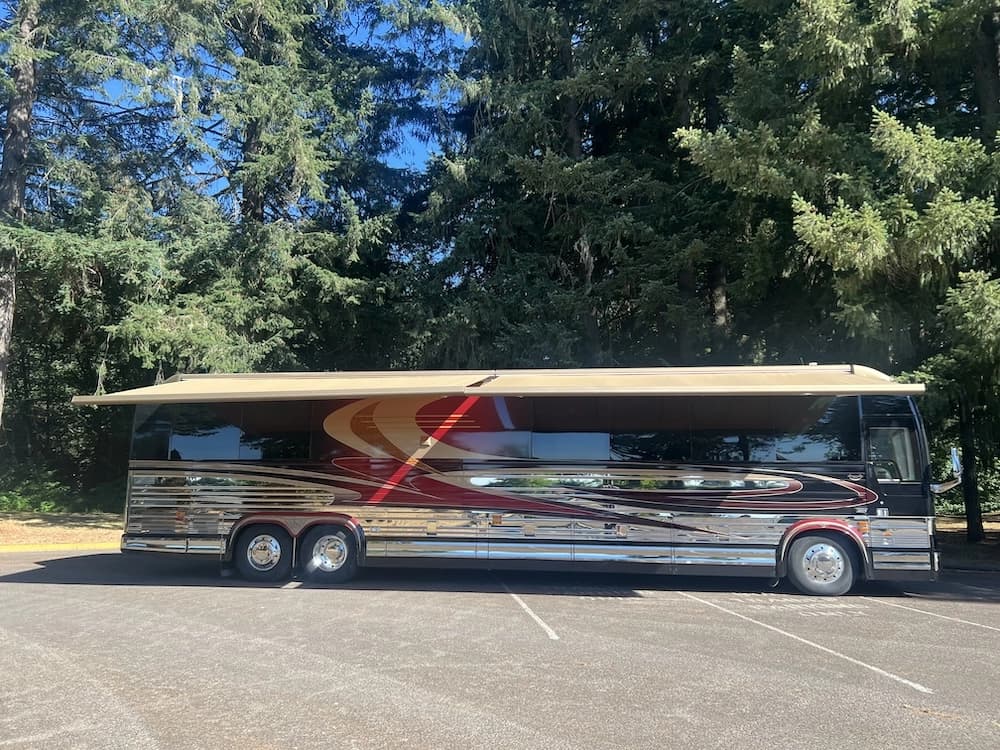 2003 Prevost Marathon XLII Motorhome - Image 2